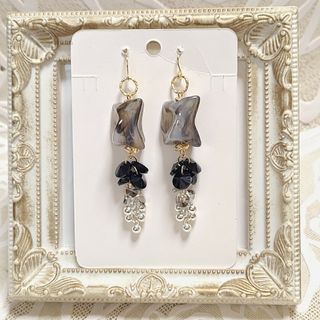 👑🍀No.105　黒系アクリルパーツピアス(ピアス)