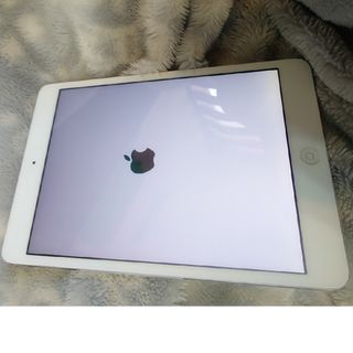 アイパッド(iPad)の【極美品】iPad 第2世代 16G white(タブレット)