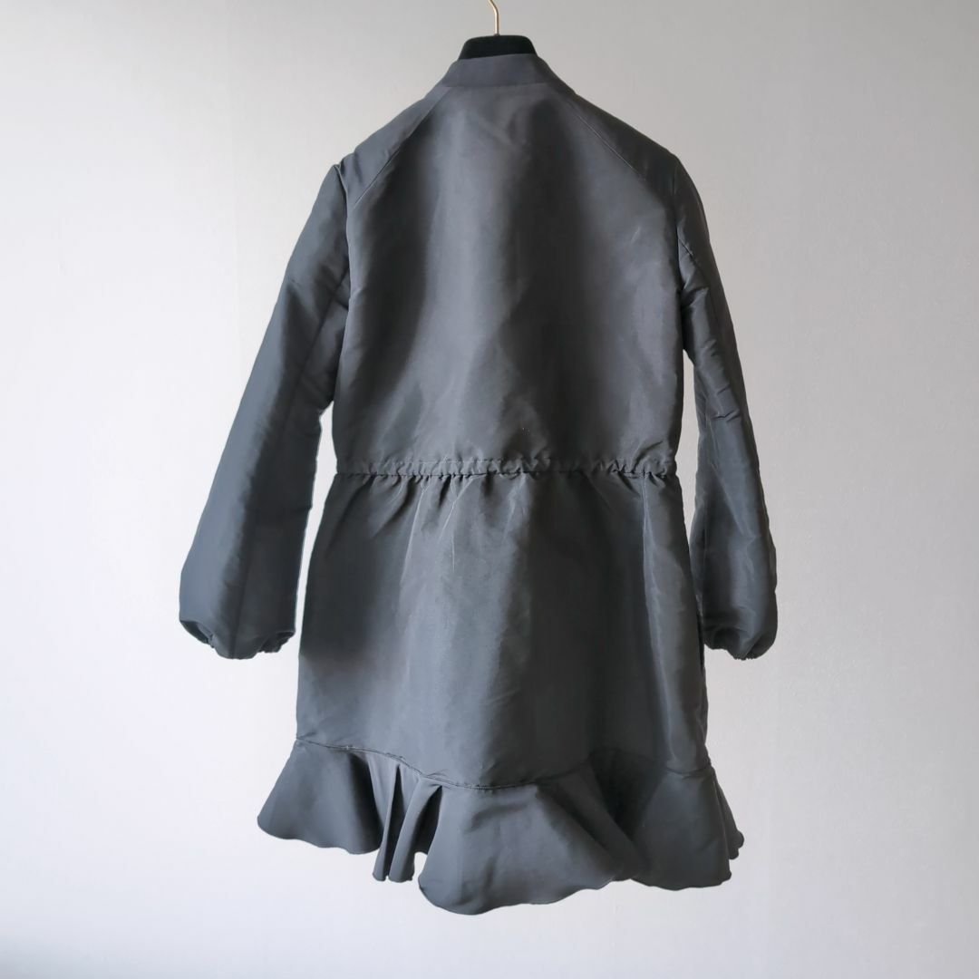 MONCLER(モンクレール)のモンクレール　ガムルージュ　クロッカス ラッフル裾タフタコート レディースのジャケット/アウター(スプリングコート)の商品写真