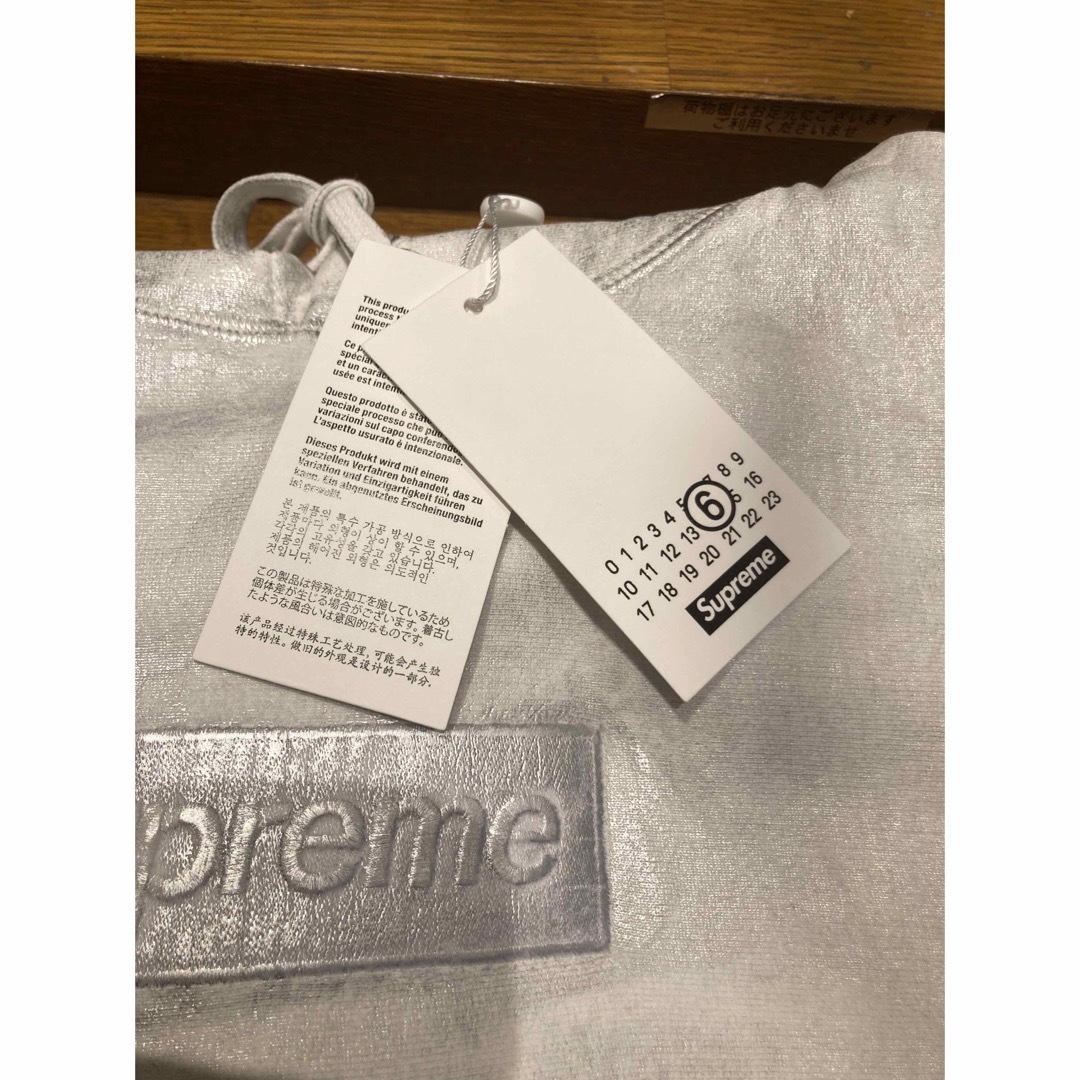 Supreme(シュプリーム)のSupreme mm6 Foil  Box Logo Hooded メンズのトップス(パーカー)の商品写真