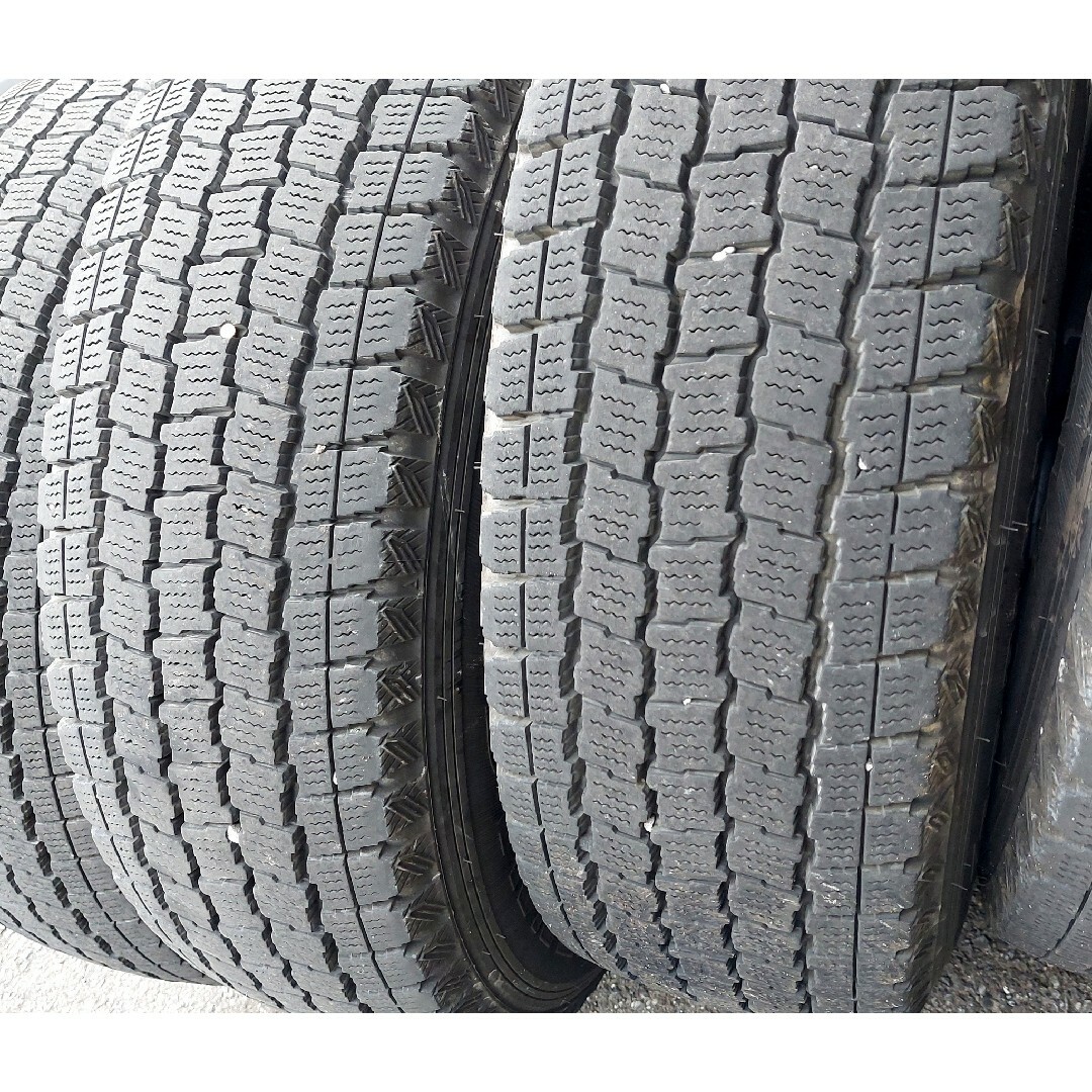 Goodyear(グッドイヤー)の200系 ハイエース等【スタッドレスタイヤ付き】195/80R15 グッドイヤー 自動車/バイクの自動車(タイヤ・ホイールセット)の商品写真