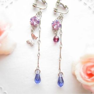 スワロフスキー(SWAROVSKI)の紫蝶舞〜Butterfly〜【イヤリング】スワロ　ハンドメイドイヤリング(イヤリング)