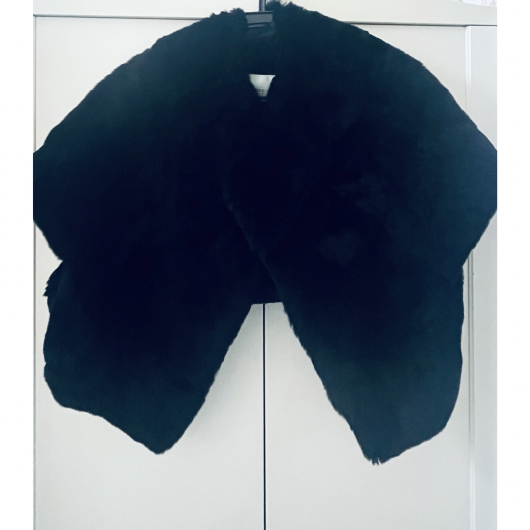M-premier(エムプルミエ)のM-PREMIER COUTURE 半袖コート ブラック 黒 もふもふ レディースのトップス(ボレロ)の商品写真