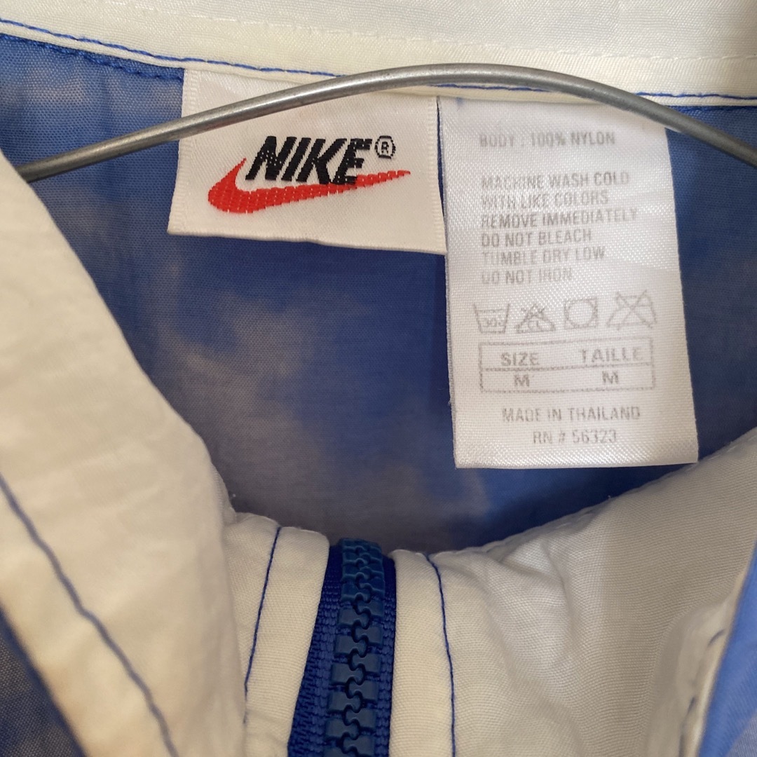 NIKE(ナイキ)の古着　NIKEナイキ　ブルゾン　ナイロンジャケット メンズのジャケット/アウター(ナイロンジャケット)の商品写真