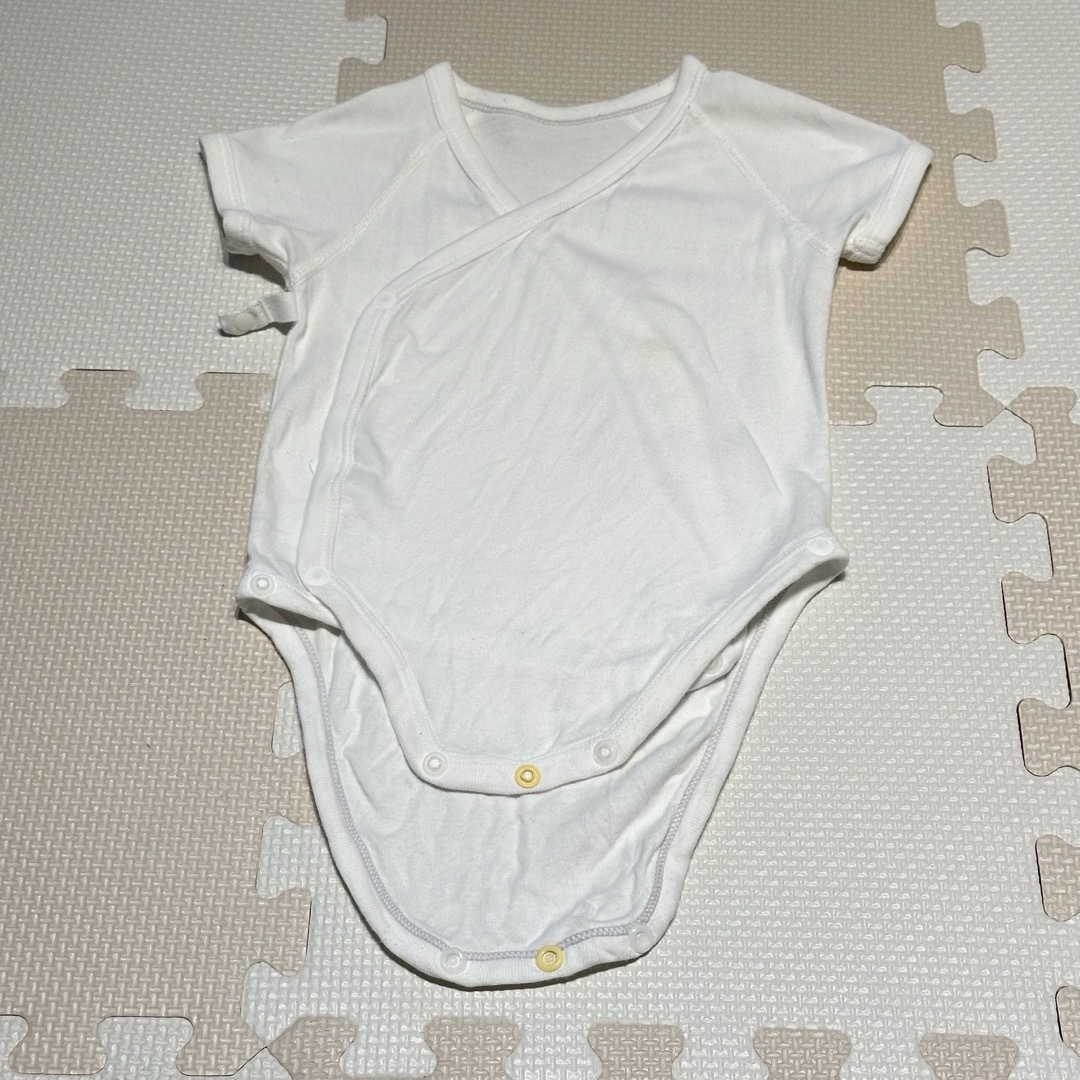 UNIQLO(ユニクロ)のUNIQLO BABY 半袖肌着　70サイズ 3枚 キッズ/ベビー/マタニティのベビー服(~85cm)(ロンパース)の商品写真
