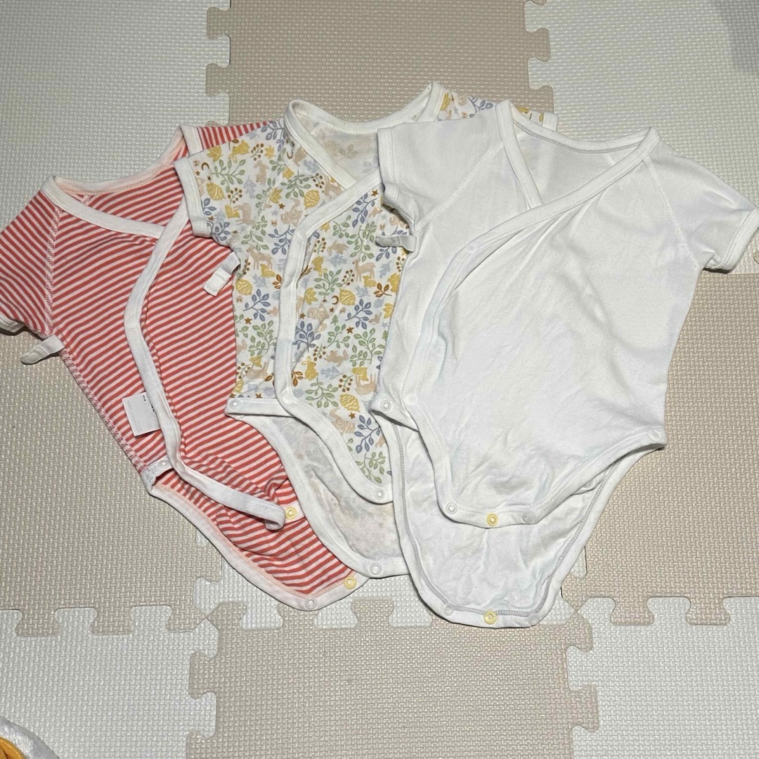 UNIQLO(ユニクロ)のUNIQLO BABY 半袖肌着　70サイズ 3枚 キッズ/ベビー/マタニティのベビー服(~85cm)(ロンパース)の商品写真