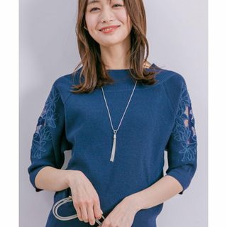 ジャイロ(JAYRO)の【ブルー（44）】袖刺繍ボートネックニットプルオーバー(ニット/セーター)