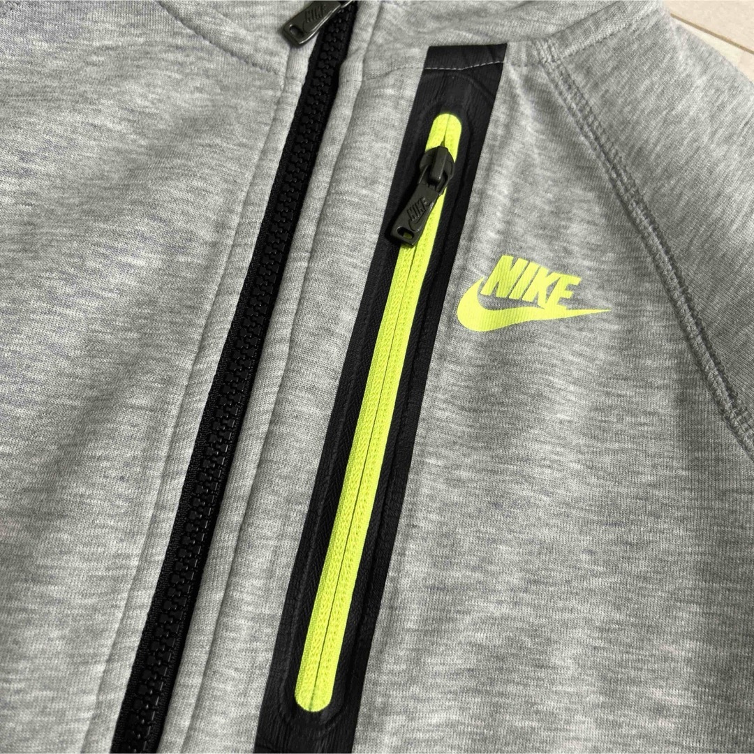 NIKE(ナイキ)のNIKE ジップアップ　羽織　パーカー　110 グレー ジップパーカー キッズ/ベビー/マタニティのキッズ服男の子用(90cm~)(Tシャツ/カットソー)の商品写真