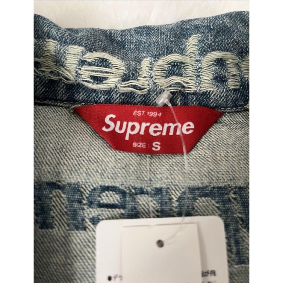 Supreme(シュプリーム)のSupreme Frayed Logos Denim TruckerJacket メンズのジャケット/アウター(Gジャン/デニムジャケット)の商品写真