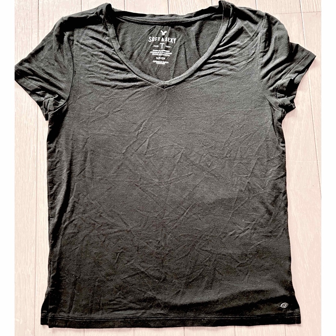 American Eagle(アメリカンイーグル)の新品未使用　アメリカンイーグル　ブラック　可愛い　トップス レディースのトップス(シャツ/ブラウス(半袖/袖なし))の商品写真
