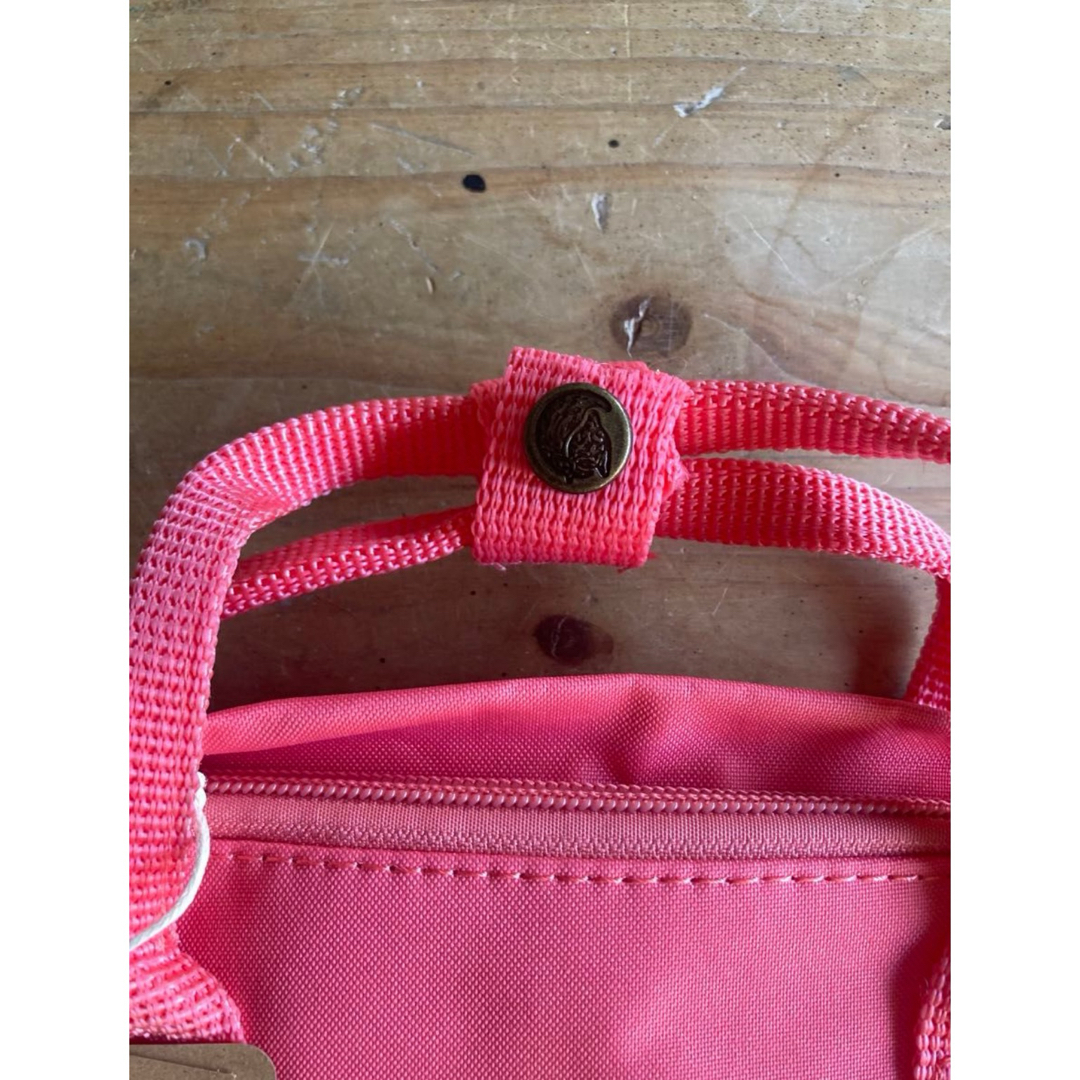 FJALLRAVEN KANKEN(フェールラーベンカンケン)の【新品】フェールラーベン KANKEN Mini 7L / Peach pink キッズ/ベビー/マタニティのこども用バッグ(リュックサック)の商品写真