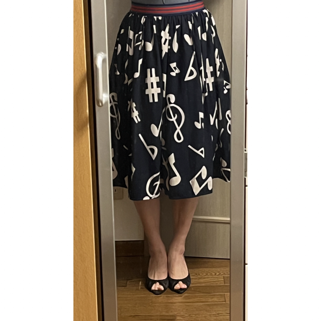 音符柄スカート　ネイビー レディースのスカート(ひざ丈スカート)の商品写真