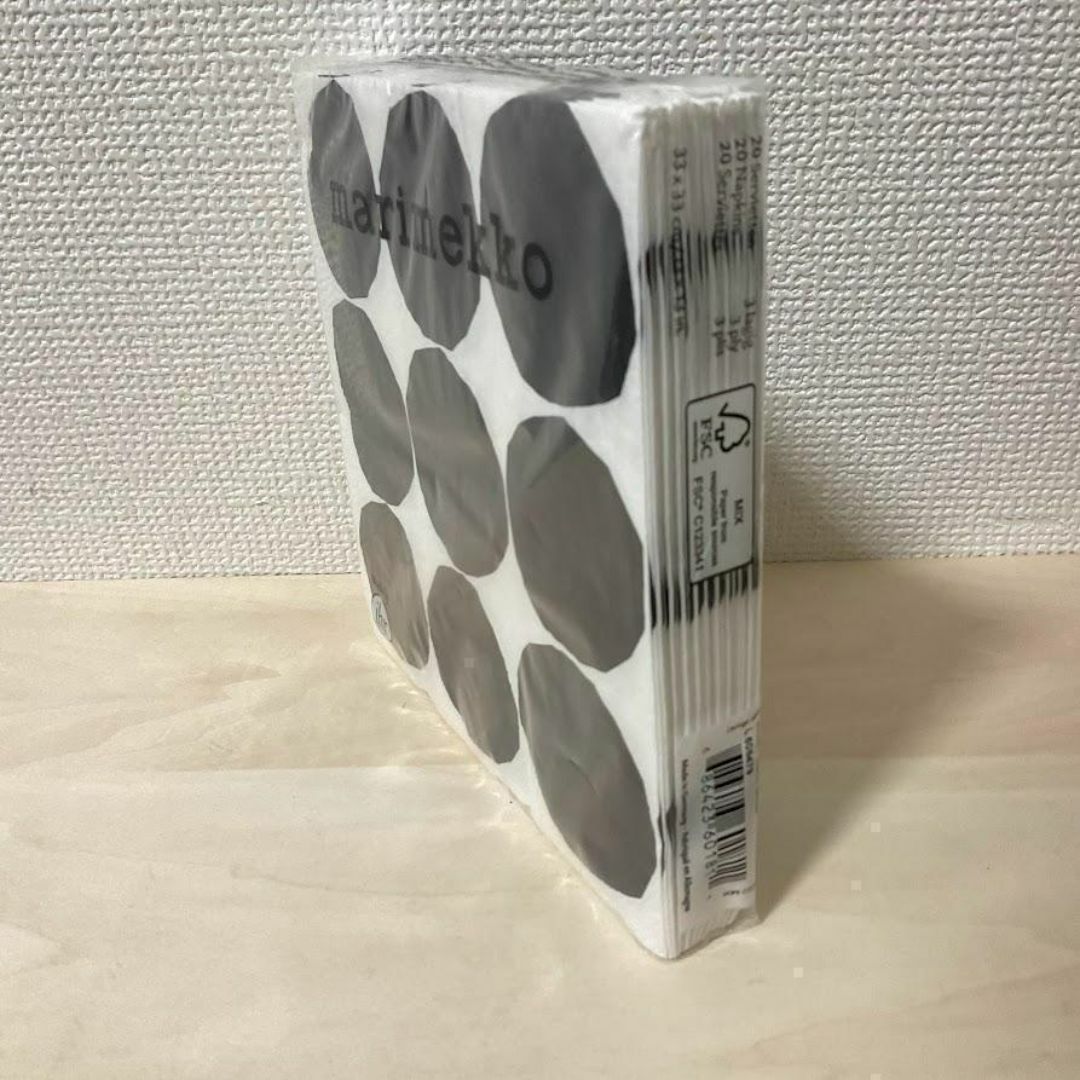 marimekko(マリメッコ)のMarimekko ペーパーナプキン 白黒 33cm×33cm インテリア/住まい/日用品のキッチン/食器(その他)の商品写真