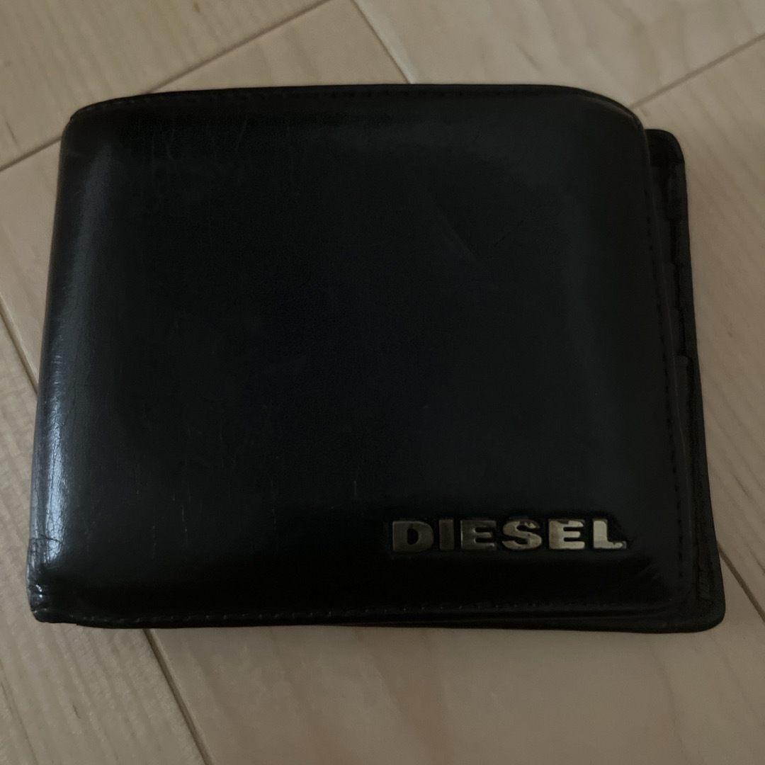 DIESEL(ディーゼル)のディーゼル　皮二つ折り財布 メンズのファッション小物(折り財布)の商品写真