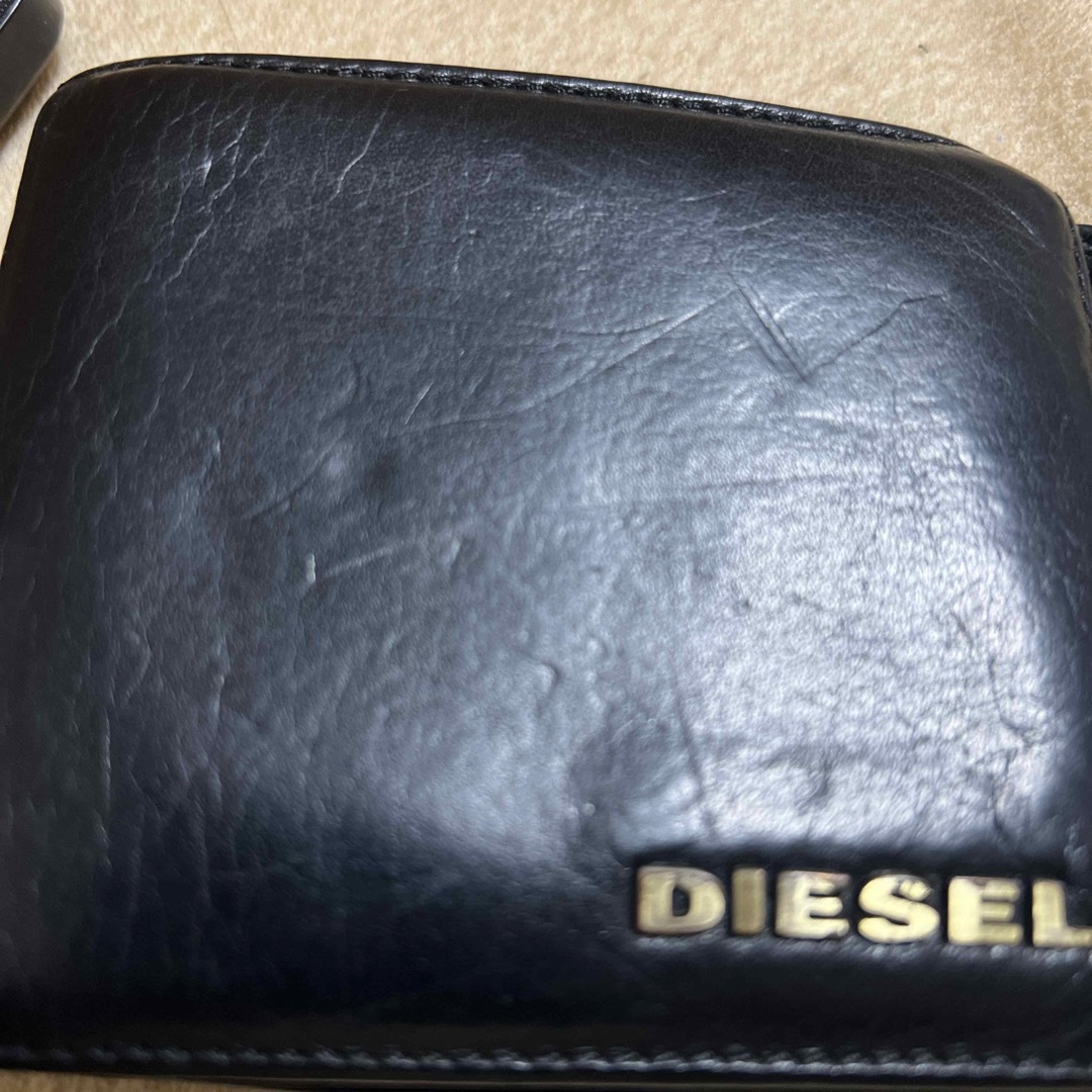 DIESEL(ディーゼル)のディーゼル　皮二つ折り財布 メンズのファッション小物(折り財布)の商品写真