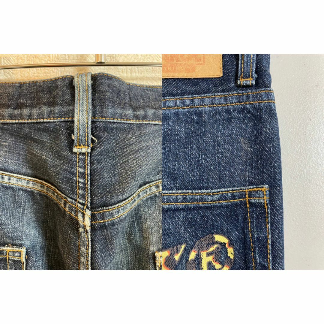 XLARGE(エクストララージ)のXLARGE デニムパンツ　ジーンズ　ヒョウ柄ロゴ W30 メンズのパンツ(デニム/ジーンズ)の商品写真