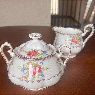 ロイヤルアルバート(ROYAL ALBERT)の【英国ビンテージ】ロイヤルアルバート★プチポワン★シュガー＆クリーマー(食器)