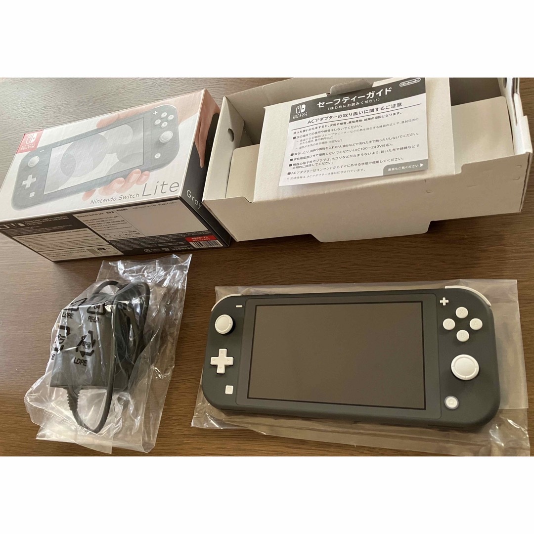 美品】Nintendo Switch LITE グレー ケース付き - 家庭用ゲーム本体 美品】Nintendo Switch LITE グレー ケース付き - 家庭用ゲーム本体