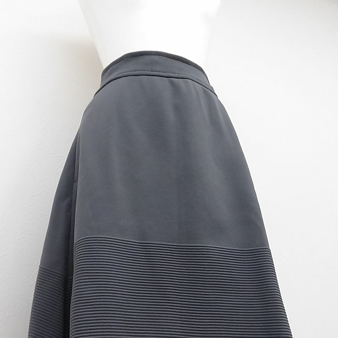 ISSEY MIYAKE(イッセイミヤケ)のCFCL　の　MILAN RIB SKIRT 1　タグ付き未使用品です。  レディースのスカート(ひざ丈スカート)の商品写真