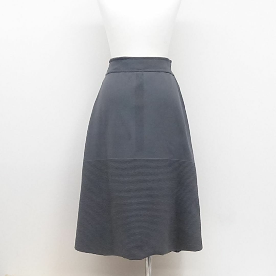 ISSEY MIYAKE(イッセイミヤケ)のCFCL　の　MILAN RIB SKIRT 1　タグ付き未使用品です。  レディースのスカート(ひざ丈スカート)の商品写真