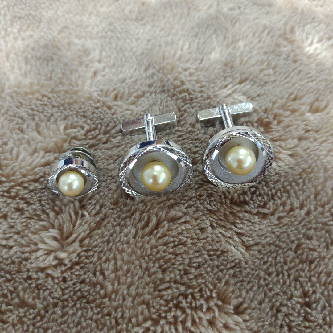 真珠　カフスボタン　タイピン　3点　パール　カフリンクス メンズのファッション小物(カフリンクス)の商品写真
