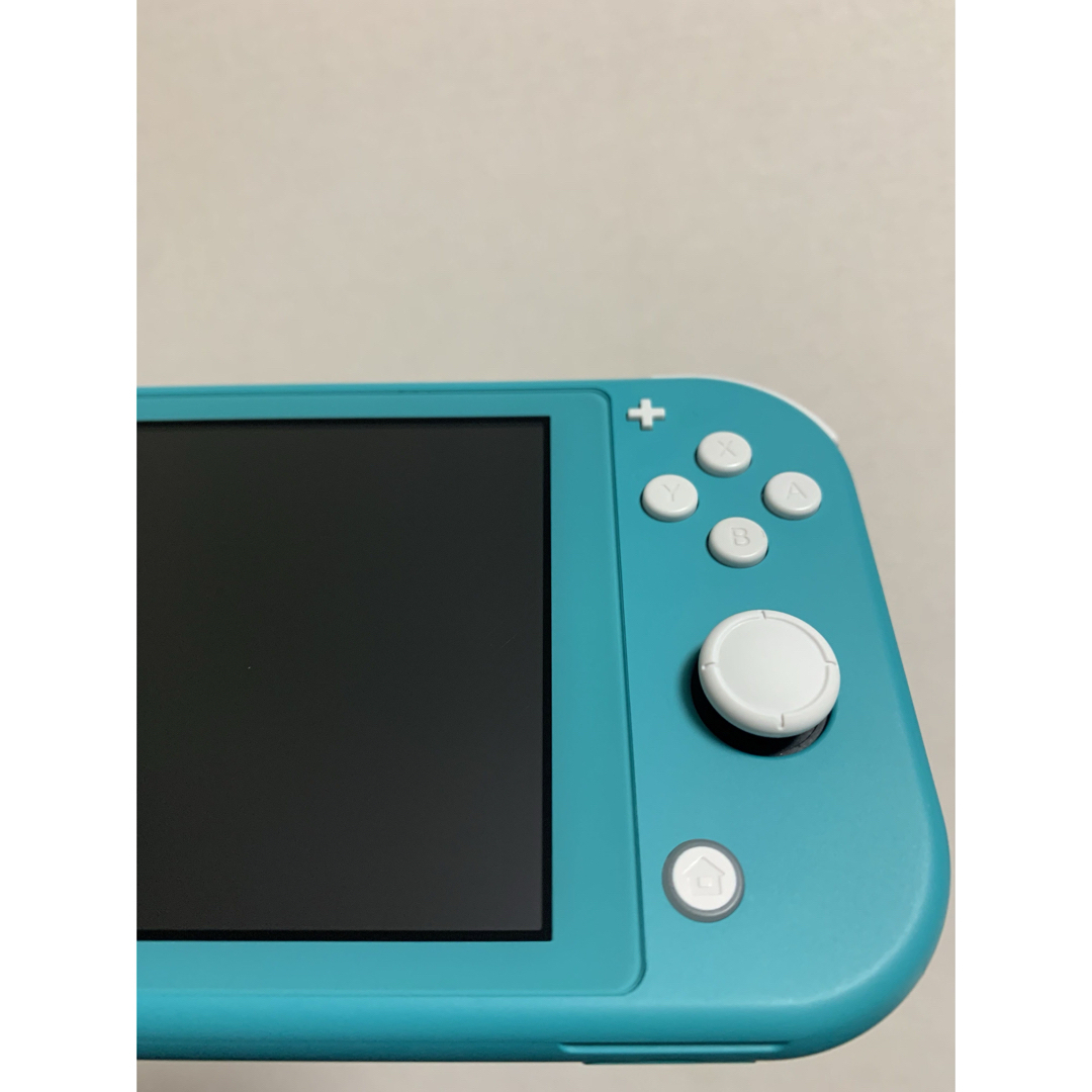 Nintendo Switch(ニンテンドースイッチ)の【美品】Switchライト本体 ターコイズ 強化ガラス保護フィルムのおまけ付き♪ エンタメ/ホビーのゲームソフト/ゲーム機本体(携帯用ゲーム機本体)の商品写真