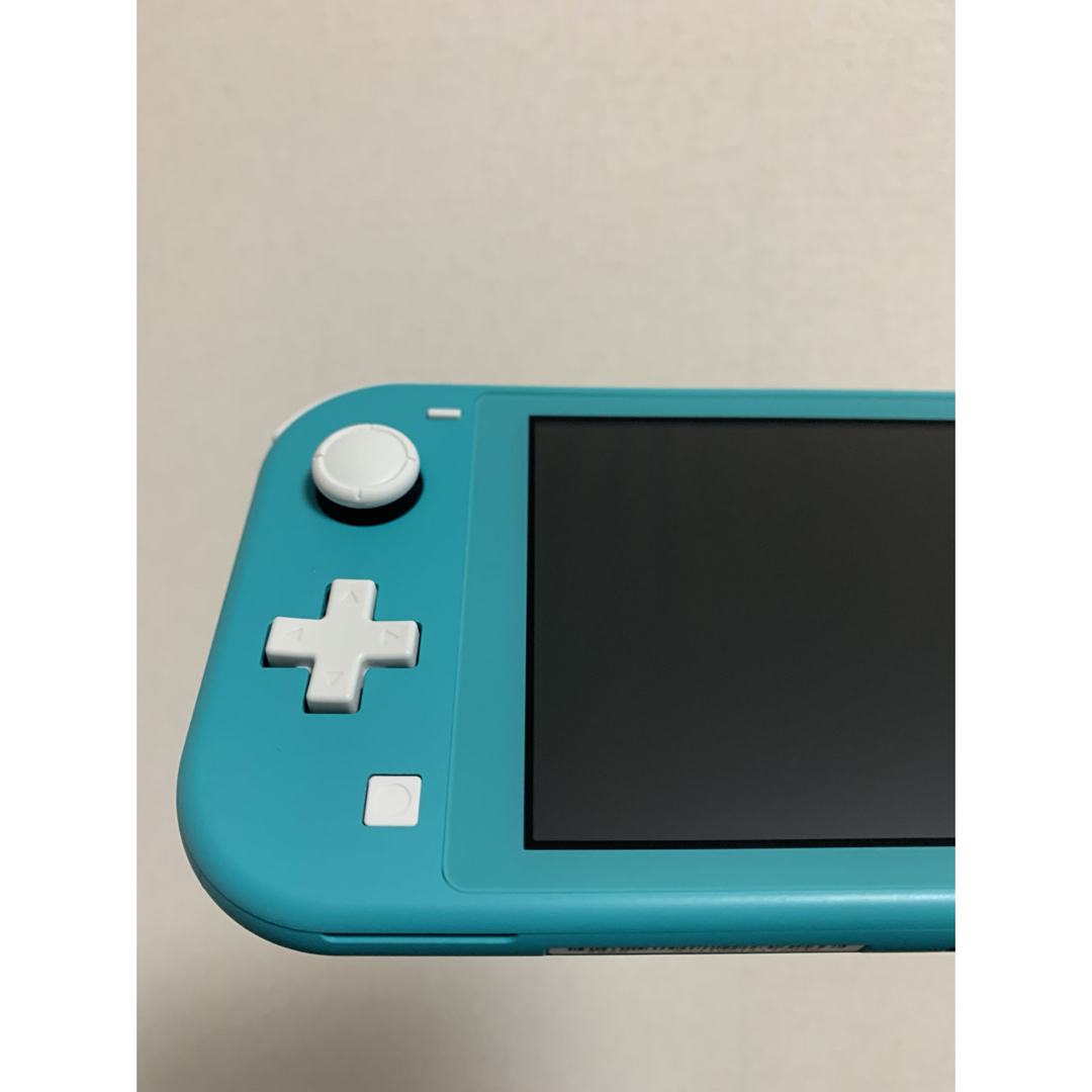 Nintendo Switch(ニンテンドースイッチ)の【美品】Switchライト本体 ターコイズ 強化ガラス保護フィルムのおまけ付き♪ エンタメ/ホビーのゲームソフト/ゲーム機本体(携帯用ゲーム機本体)の商品写真