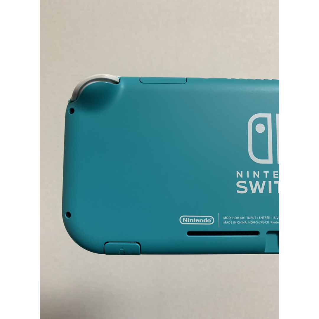 Nintendo Switch(ニンテンドースイッチ)の【美品】Switchライト本体 ターコイズ 強化ガラス保護フィルムのおまけ付き♪ エンタメ/ホビーのゲームソフト/ゲーム機本体(携帯用ゲーム機本体)の商品写真