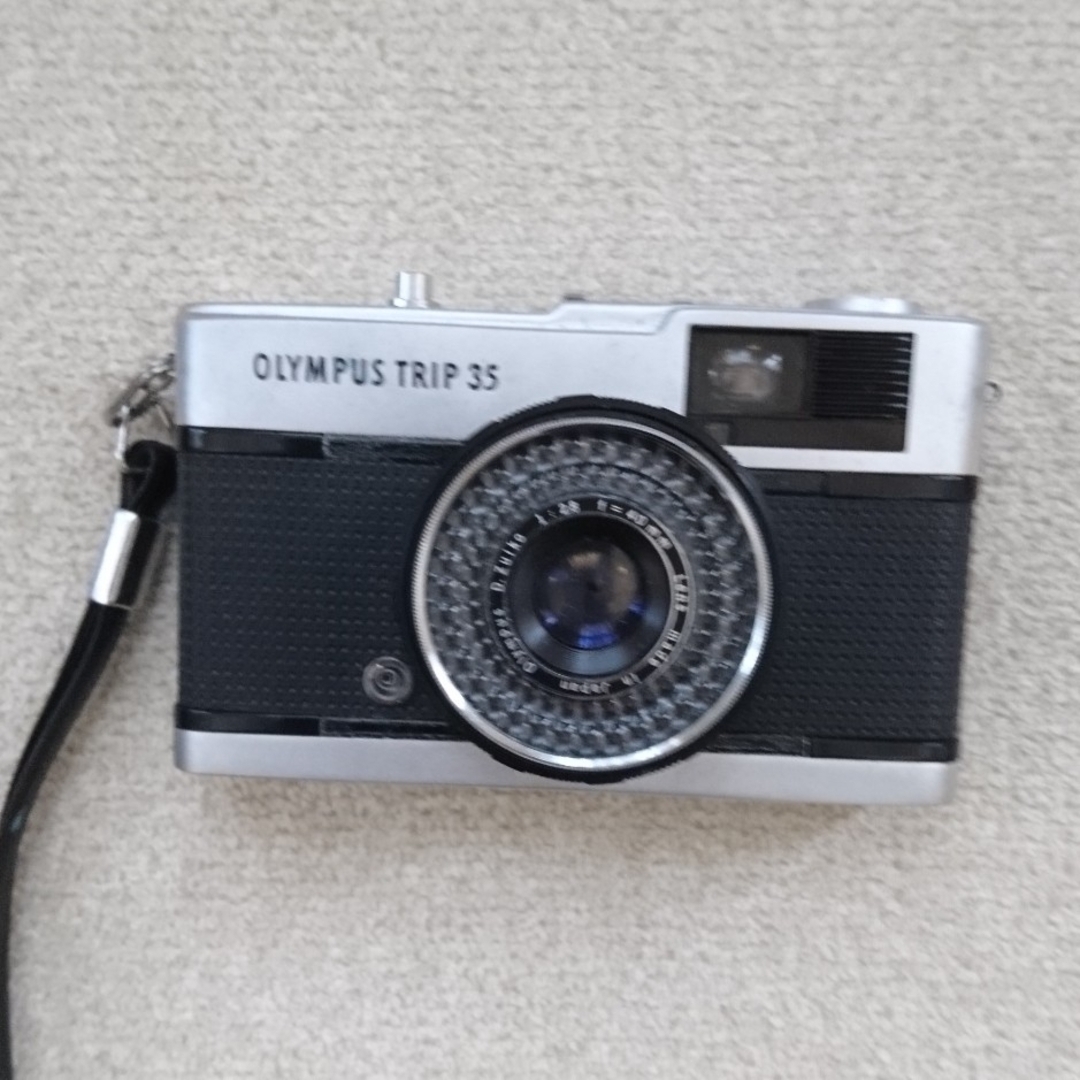 OLYMPUS(オリンパス)のOLYMPUS TRIP 35 キャップ・ケース付きとPEN-EE・Dのセット スマホ/家電/カメラのカメラ(フィルムカメラ)の商品写真