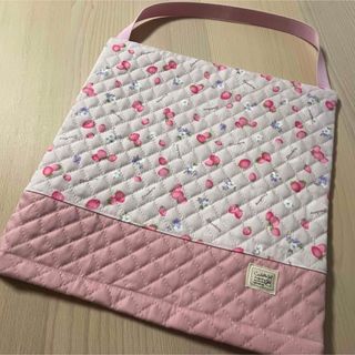 防災頭巾カバー　いちご　ピンク　座布団タイプ　正方形　ハンドメイド　ピンクゴム(外出用品)