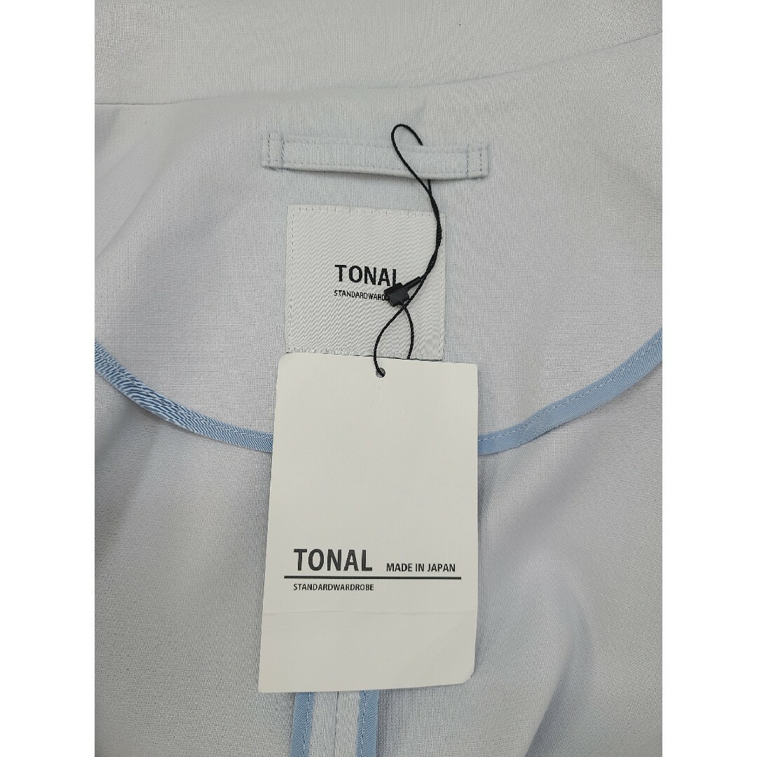TONAL(トーナル)のタグ付き TONAL トーナル　チェスターコート　スプリングコート レディースのジャケット/アウター(スプリングコート)の商品写真