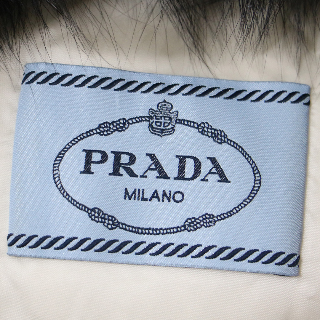 PRADA(プラダ)の美品 PRADA プラダ ダウン コート ロング ブラック 黒 38(M) キルティングダウン フーディー フォックス ファー 28G062 ナイロン アウター ブランド シンプル【レディース】【中古】 レディースのジャケット/アウター(ダウンジャケット)の商品写真