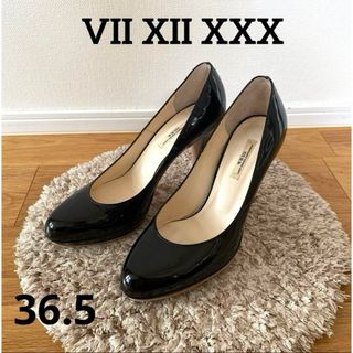 VII XII XXX - セブントゥエルブサーティー　エナメル　パンプス　黒　36.5