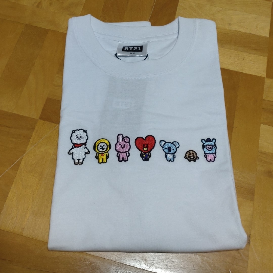 BT21(ビーティーイシビル)のBT21 Ｔシャツ　ヴィレッジヴァンガード エンタメ/ホビーのタレントグッズ(アイドルグッズ)の商品写真