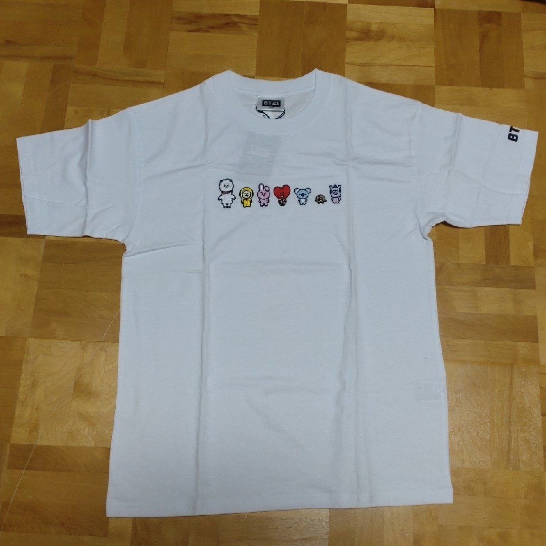 BT21(ビーティーイシビル)のBT21 Ｔシャツ　ヴィレッジヴァンガード エンタメ/ホビーのタレントグッズ(アイドルグッズ)の商品写真