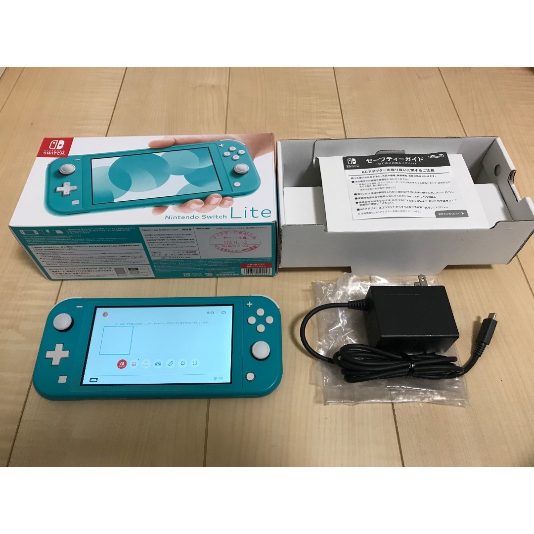 Nintendo Switch(ニンテンドースイッチ)の✨美品Switch Liteターコイズ完品一式✨ エンタメ/ホビーのゲームソフト/ゲーム機本体(携帯用ゲーム機本体)の商品写真