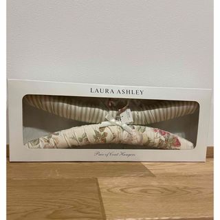 laura ashley ハンガー