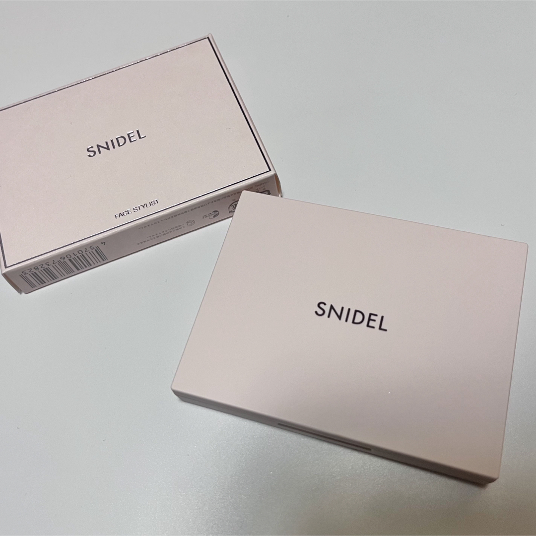 SNIDEL(スナイデル)のmomokaさま🔹スナイデル　フェイススタイリスト　EX10 コスメ/美容のベースメイク/化粧品(アイシャドウ)の商品写真