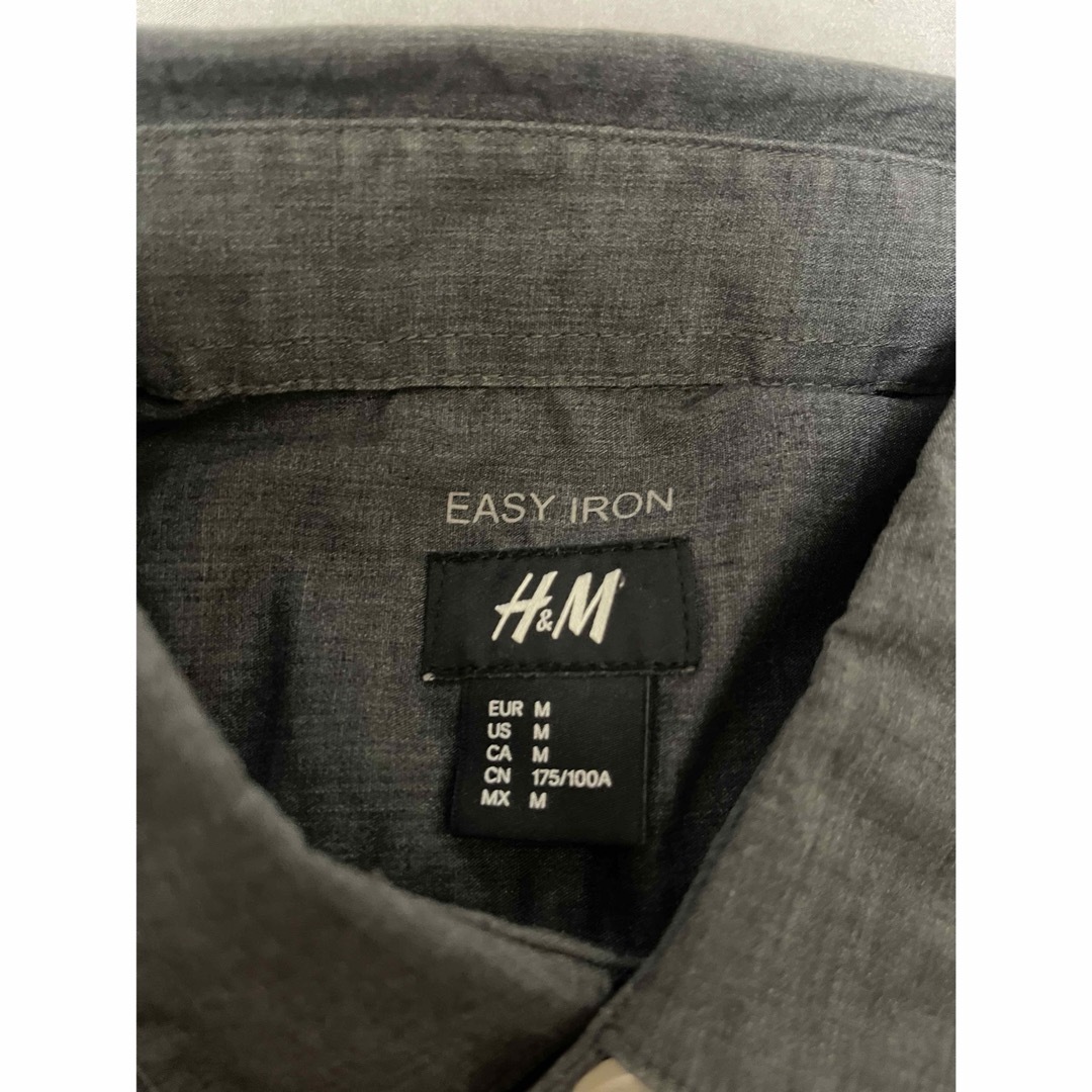 H&M(エイチアンドエム)のH＆M メンズ　長袖　M シャツ EASY IRON ダークグレー　長袖 メンズのトップス(シャツ)の商品写真