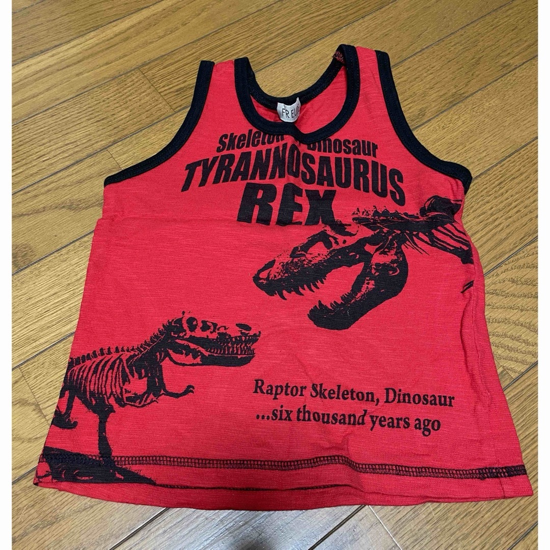 恐竜T-REX柄ティラノサウルスタンクトップ赤120 キッズ/ベビー/マタニティのキッズ服男の子用(90cm~)(Tシャツ/カットソー)の商品写真