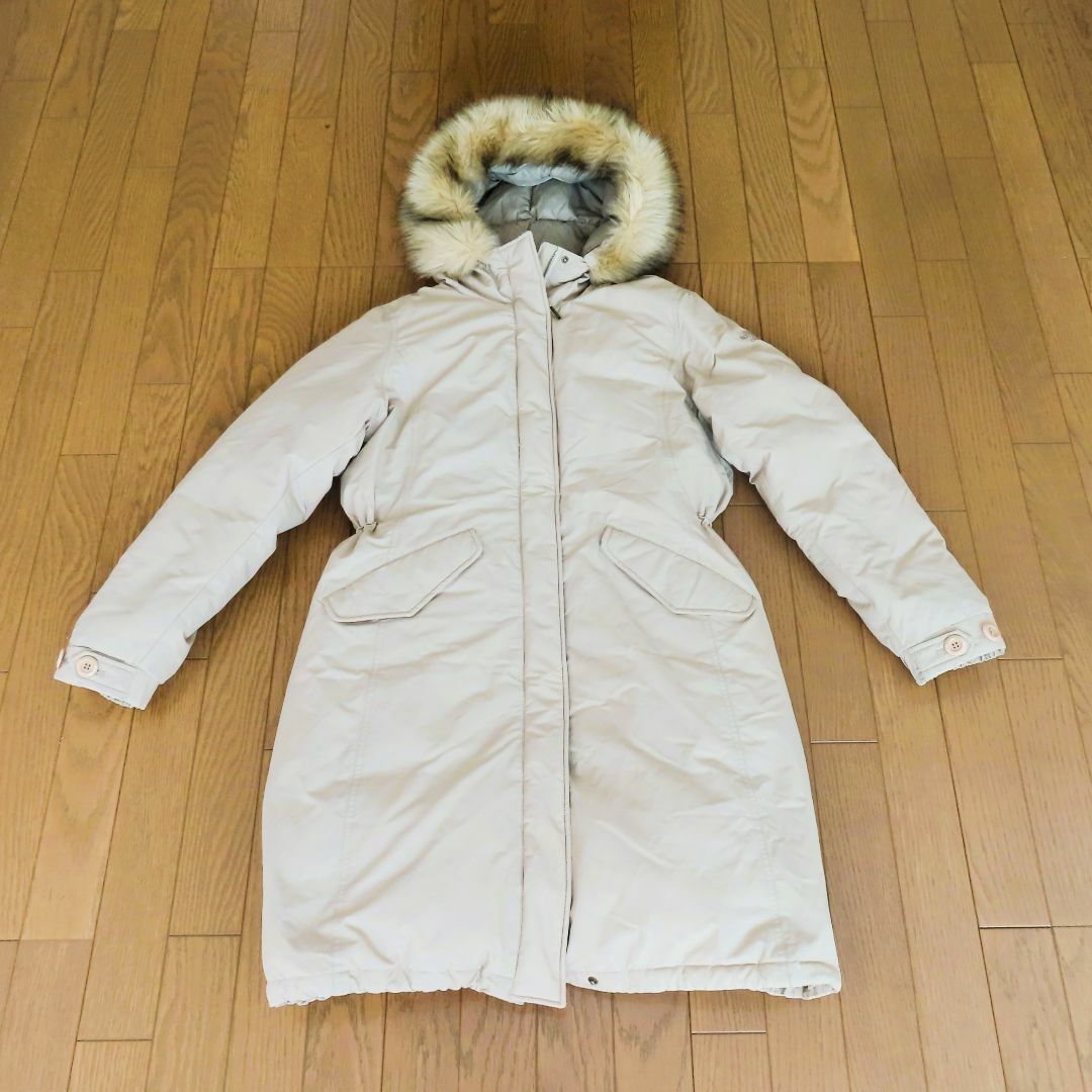 THE NORTH FACE(ザノースフェイス)の美品 THE NORTH FACE ノースフェイス ダウンコート ベージュ L レディースのジャケット/アウター(ダウンコート)の商品写真