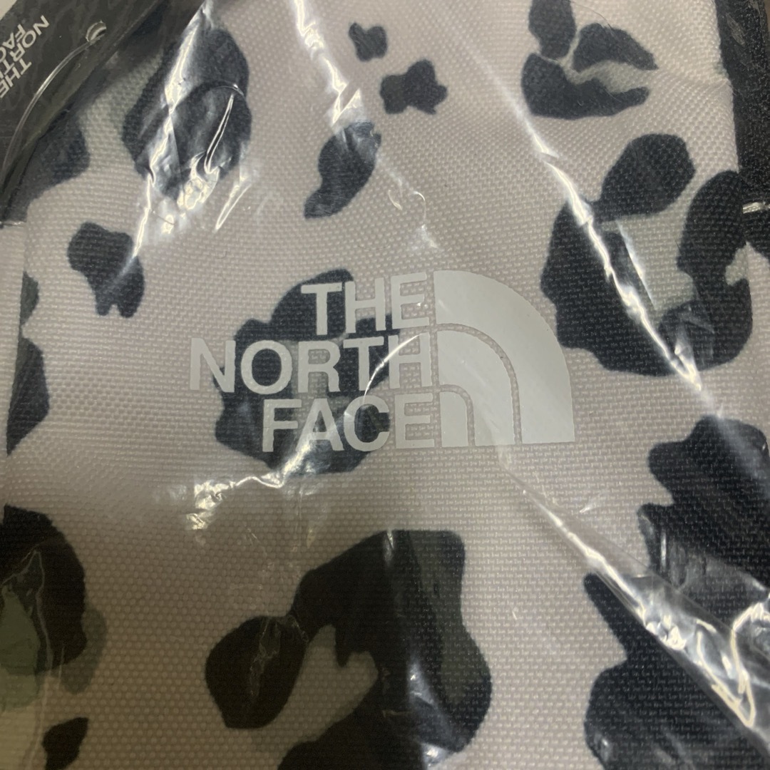 THE NORTH FACE(ザノースフェイス)の新品タグ付きノースフェイス ショルダーバック SIMPLE MINI BAG レディースのバッグ(ショルダーバッグ)の商品写真