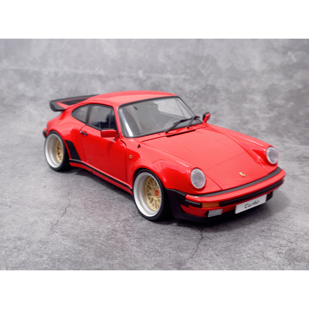 カスタム品 1/18 AUTOart ポルシェ 911 930 3.3 ターボ エンタメ/ホビーのおもちゃ/ぬいぐるみ(ミニカー)の商品写真