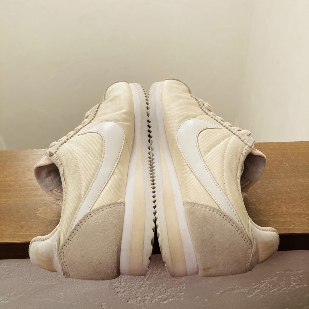 NIKE(ナイキ)の【レア】NIKE WMNS CLASSIC CORTEZ NYLON ベージュ レディースの靴/シューズ(スニーカー)の商品写真