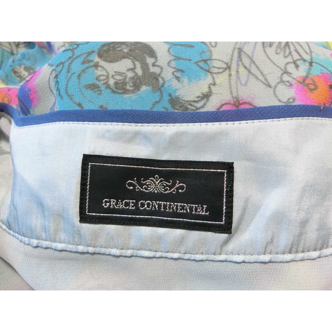 GRACE CONTINENTAL(グレースコンチネンタル)のGRACE グレースコンチネンタル　淡い花柄でVネックの長袖ワンピース 36 レディースのワンピース(ひざ丈ワンピース)の商品写真