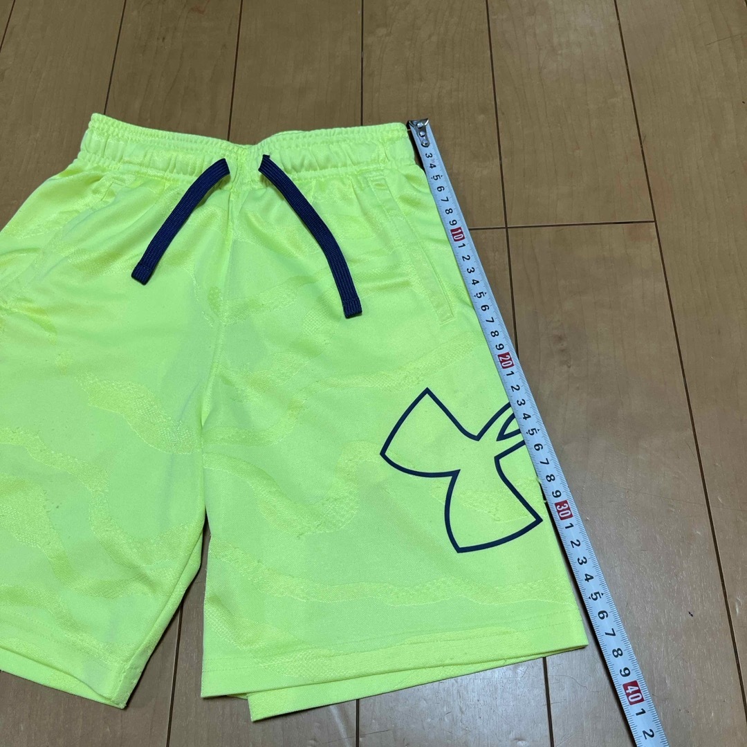 UNDER ARMOUR(アンダーアーマー)のアンダーアーマー　ハーフパンツ130cm キッズ/ベビー/マタニティのキッズ服男の子用(90cm~)(パンツ/スパッツ)の商品写真