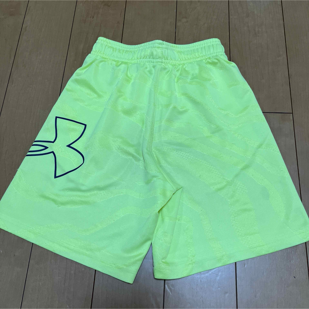 UNDER ARMOUR(アンダーアーマー)のアンダーアーマー　ハーフパンツ130cm キッズ/ベビー/マタニティのキッズ服男の子用(90cm~)(パンツ/スパッツ)の商品写真