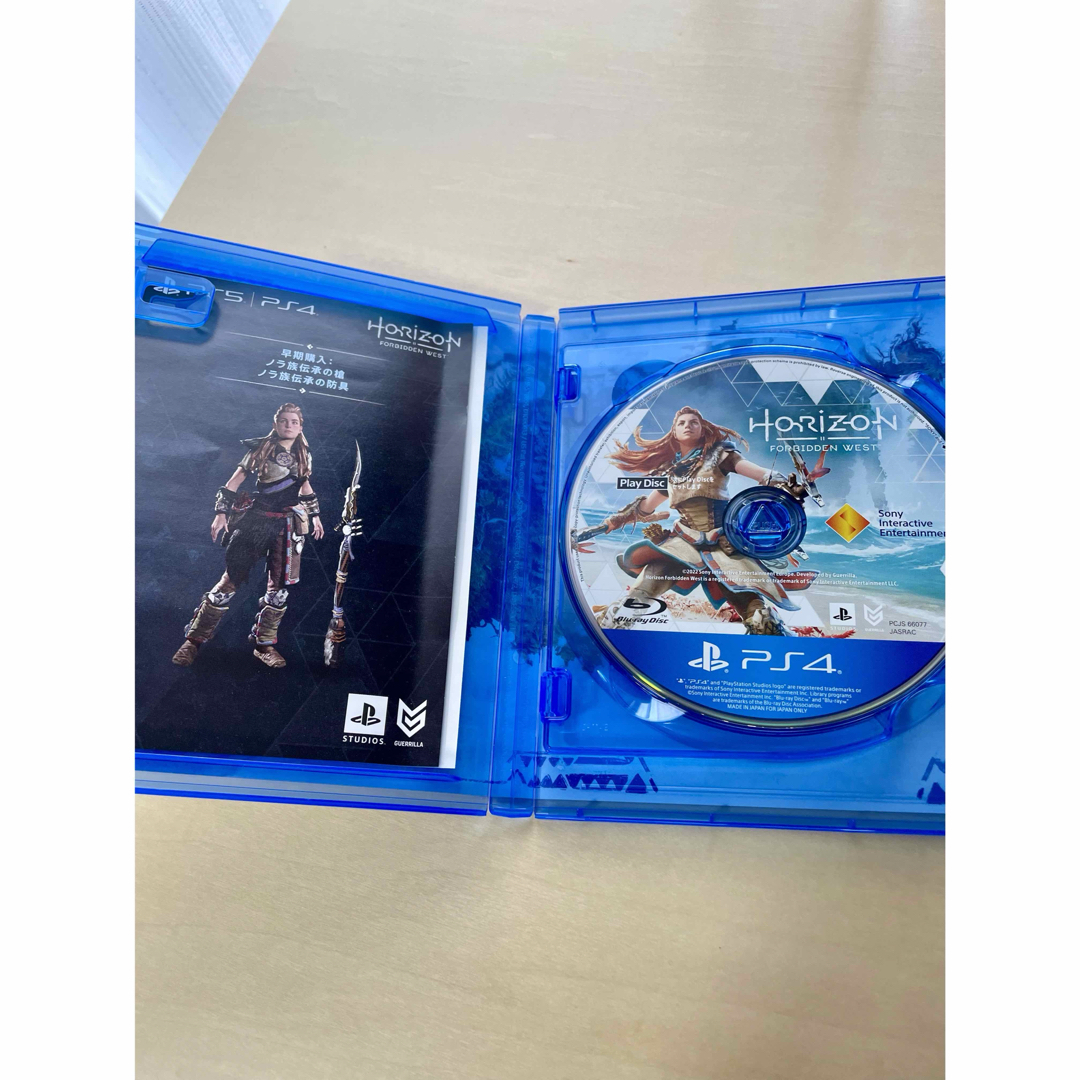 PlayStation4(プレイステーション4)のPS4  Horizon Forbidden West 通常版  エンタメ/ホビーのゲームソフト/ゲーム機本体(家庭用ゲームソフト)の商品写真