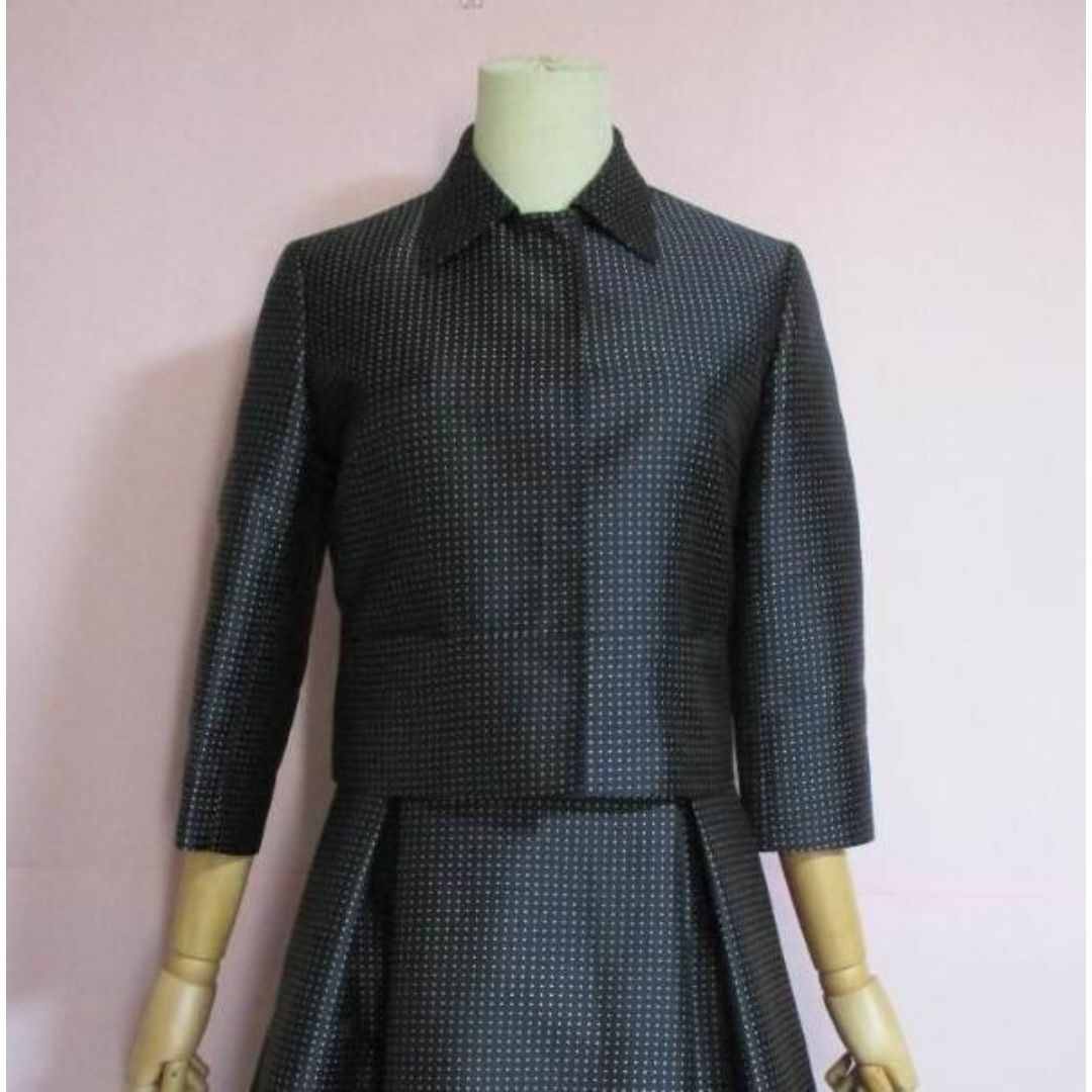 【未使用】SUIVI スーツ　セットアップ　ジャケット　ワンピース　ネイビー レディースのフォーマル/ドレス(スーツ)の商品写真