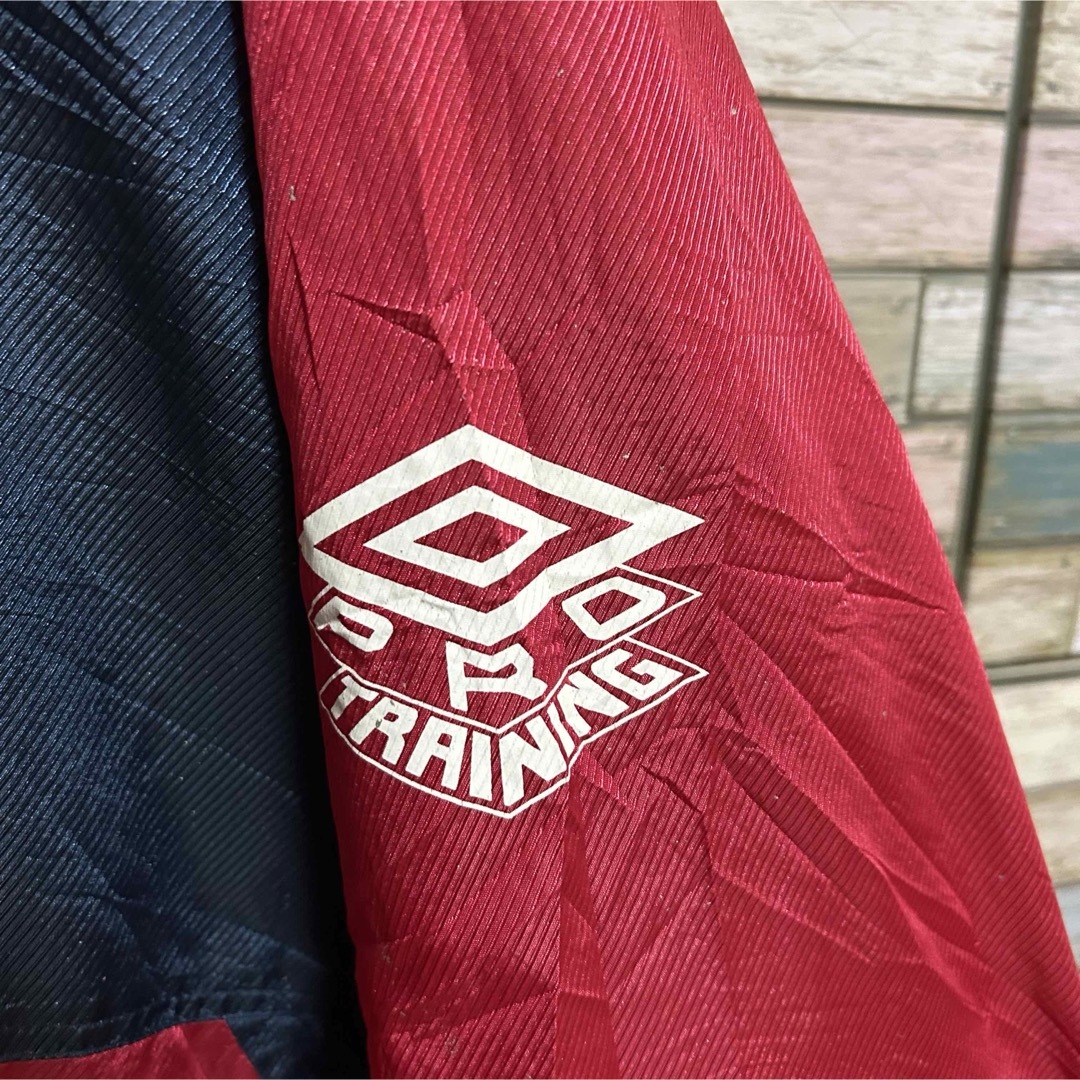 UMBRO(アンブロ)の【90's】UMBRO アンブロ　ナイロンジャケット　ビッグロゴ メンズのジャケット/アウター(ナイロンジャケット)の商品写真